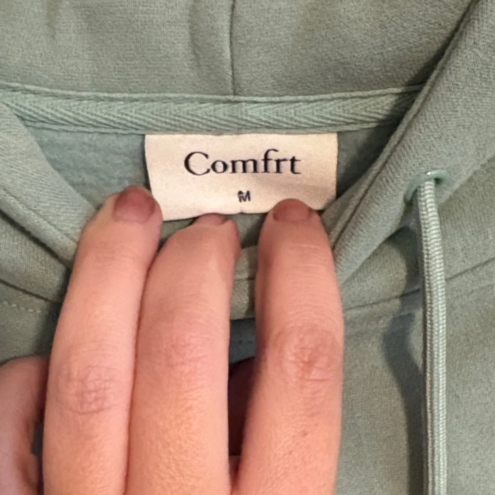 Comfrt airplane mode Hoodie in Aloe - Picture 8 of 10